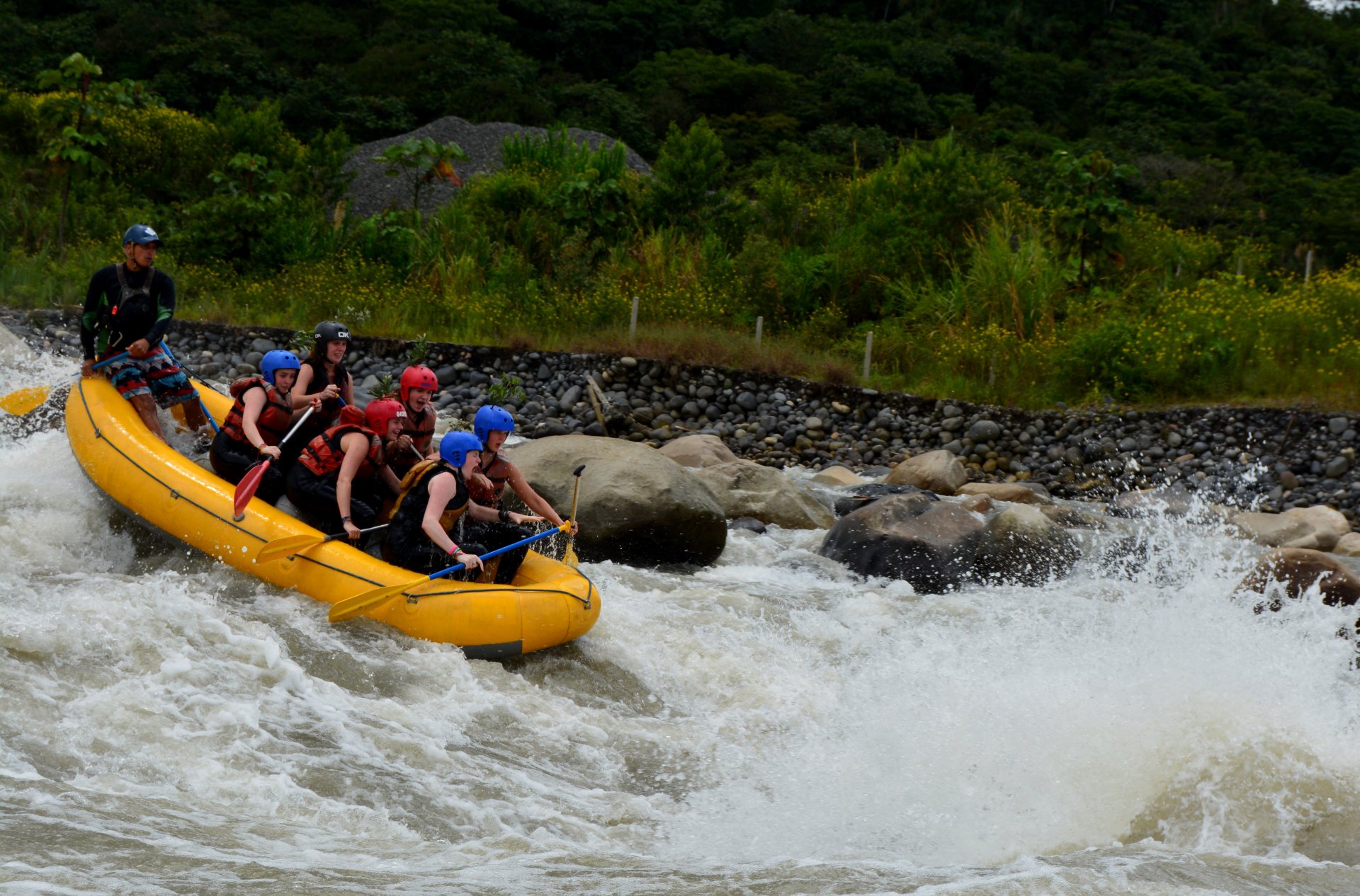  Foto Rafting Rio Pastaza Nivel III + IV - Baños de Agua Santa